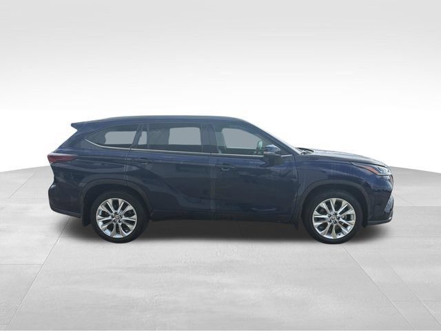 Used 2024 Toyota Highlander Limited AWD/4WD image 8