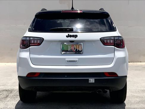 Used 2022 Jeep Compass Latitude FWD image 5