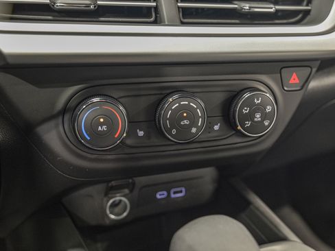 Used 2024 Chevrolet Trax RS image 24