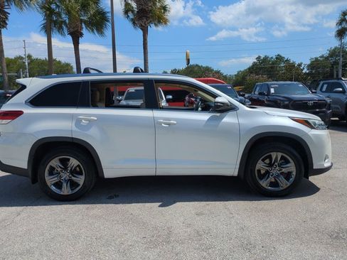 Used 2017 Toyota Highlander Limited Platinum AWD/4WD image 4
