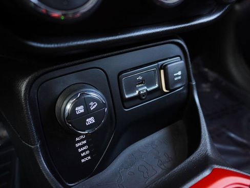 Used 2015 Jeep Renegade Trailhawk w/ Popular Equipment Group image 18