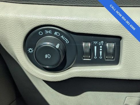 Used 2024 Chrysler Pacifica Limited FWD image 27