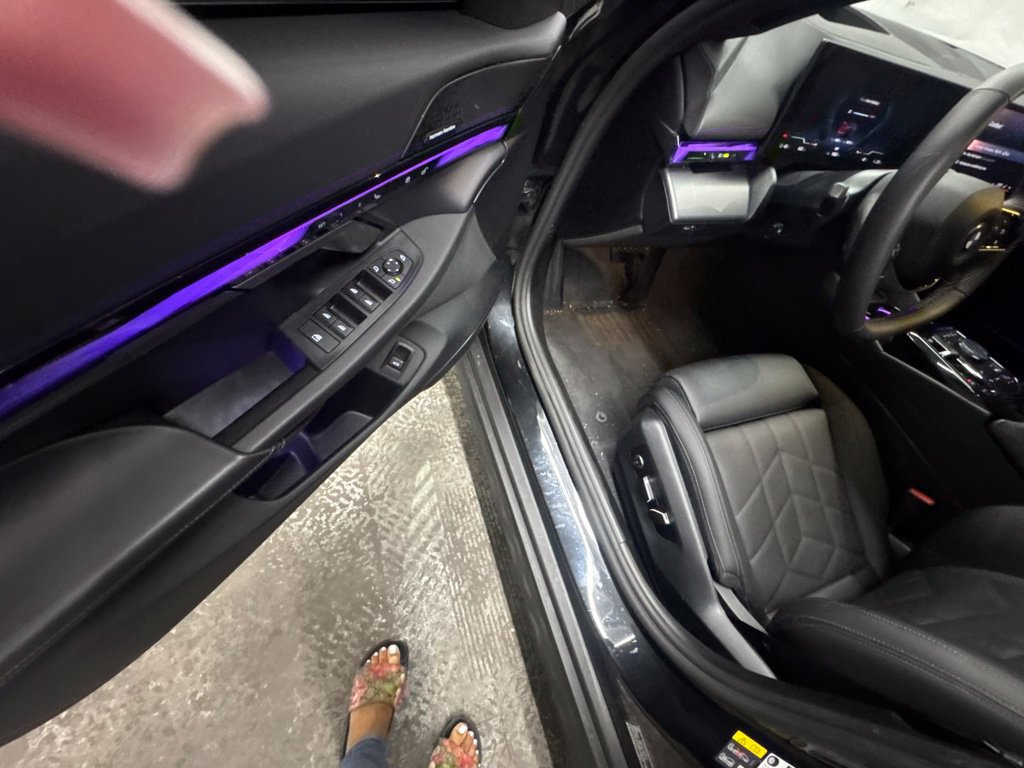 Used 2025 BMW i5 eDrive40i w/ Premium Package RWD image 15