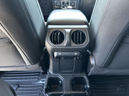 Used 2022 Jeep Wrangler Unlimited Sport AWD/4WD image 21