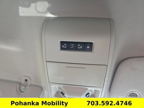 Used 2013 Chrysler Town & Country Touring image 11