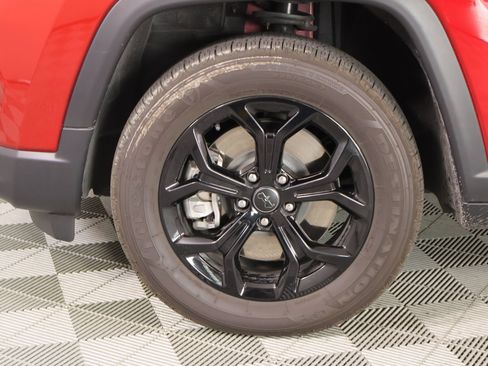 Used 2025 Jeep Compass Latitude image 17