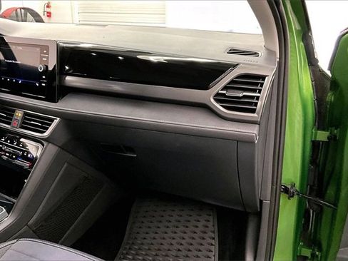 Used 2025 Volkswagen Taos SE image 15