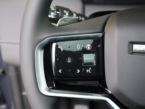 New 2025 Land Rover Discovery Sport Dynamic SE image 65