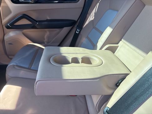 Used 2020 Porsche Cayenne S image 19