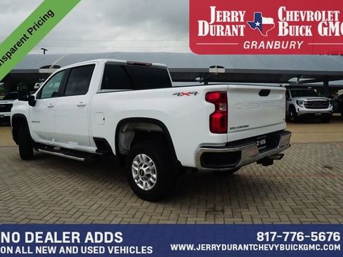 Used 2025 Chevrolet Silverado 2500 LT w/ Convenience Package AWD/4WD image 5