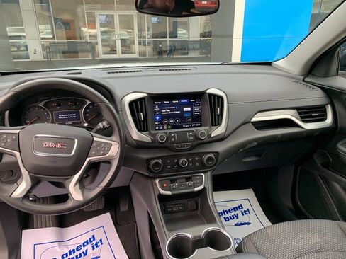 Used 2024 GMC Terrain SLE w/ Driver Convenience Package image 18