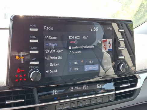 Used 2024 Toyota Sienna XLE FWD image 21