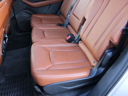 Used 2019 Audi Q7 3.0T Prestige image 22