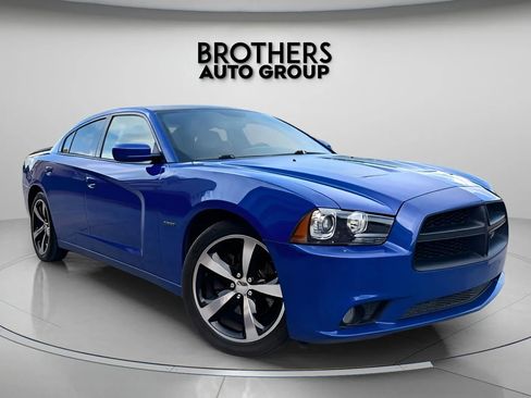Used 2013 Dodge Charger R/T RWD image 2