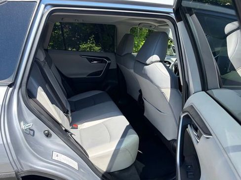 Used 2019 Toyota RAV4 Limited w/ Cold Weather Package FWD image 32