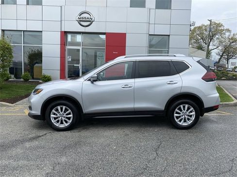 Certified 2018 Nissan Rogue SV image 5