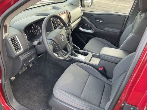 Used 2024 Nissan Frontier SV image 10