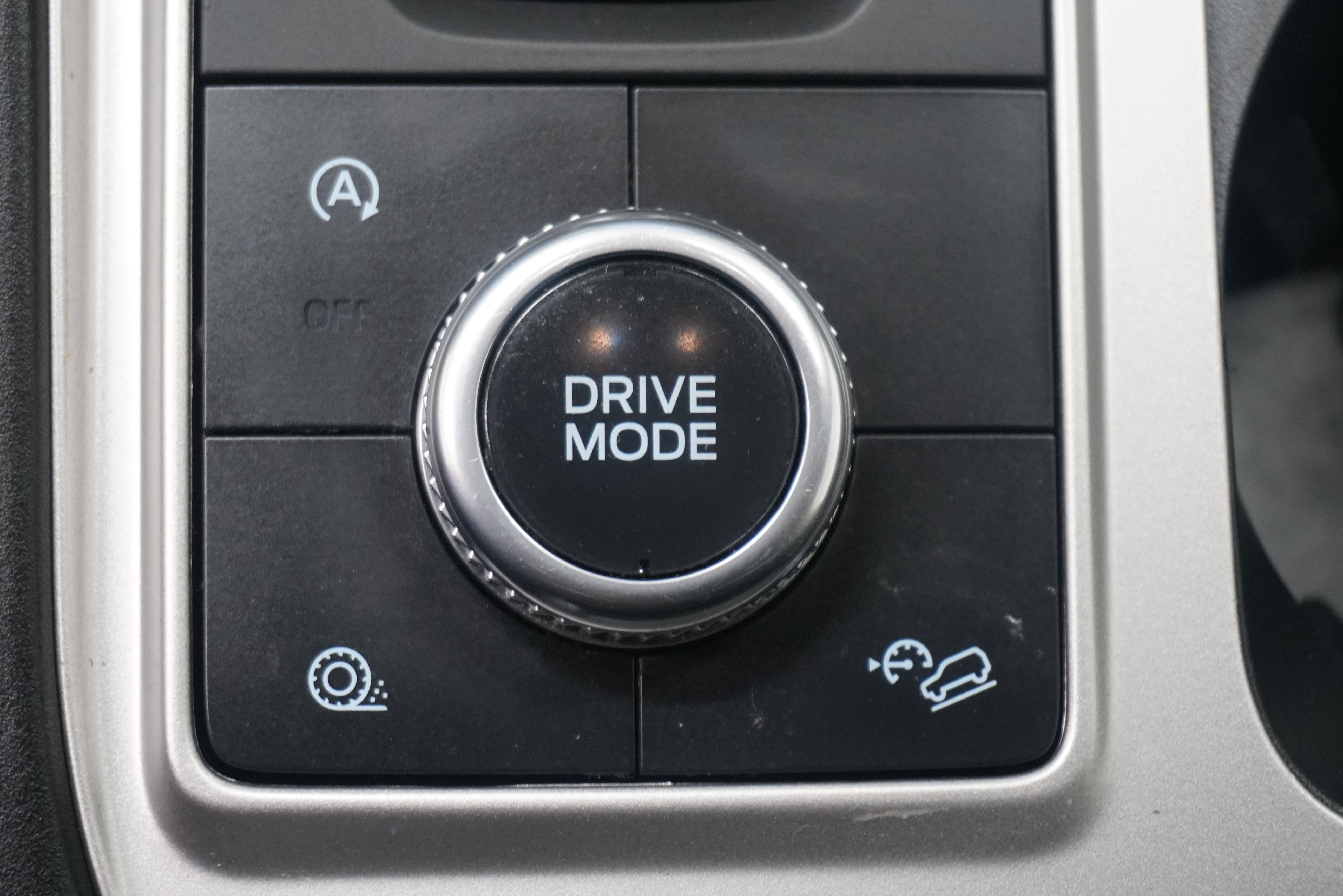 Used 2020 Ford Explorer XLT AWD/4WD image 22