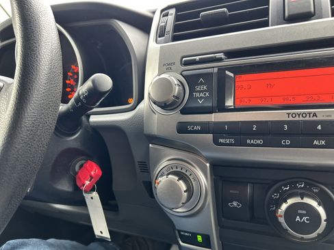 Used 2013 Toyota 4Runner SR5 w/ Convenience Pkg image 29