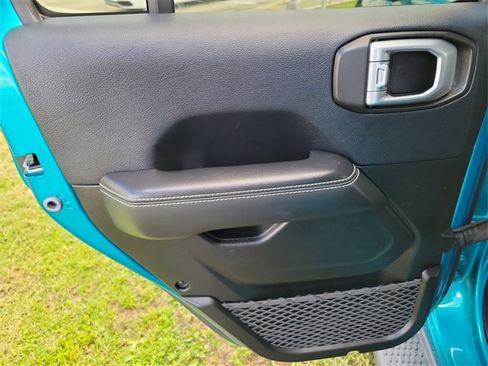 Used 2019 Jeep Wrangler Unlimited Sahara image 10