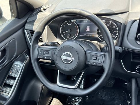 Used 2024 Nissan Rogue S AWD/4WD image 7