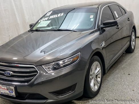 Used 2018 Ford Taurus SE image 5