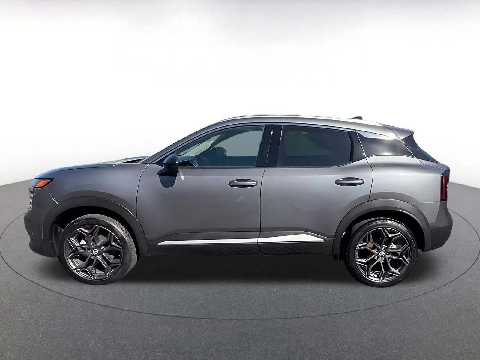 Used 2026 Nissan Kicks SR FWD image 8