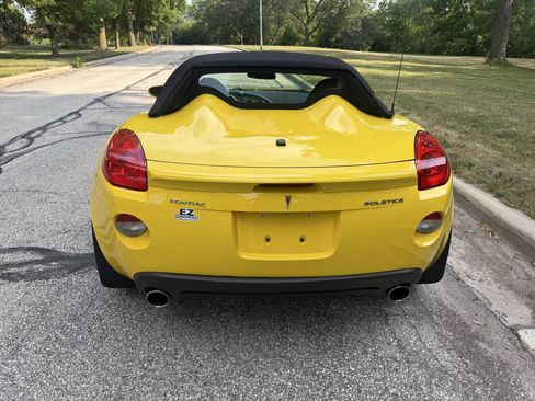Used 2007 Pontiac Solstice Convertible w/ Premium Package RWD image 4