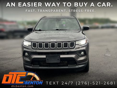Used 2024 Jeep Compass Latitude AWD/4WD image 3