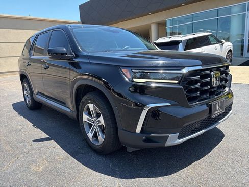 Used 2025 Honda Pilot EX-L image 3