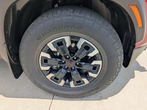 Used 2022 Nissan Frontier Pro-X RWD image 10