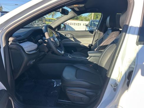 Used 2024 Jeep Compass Latitude image 9