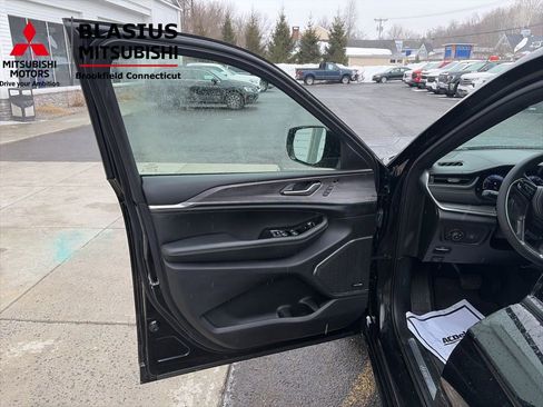 Used 2023 Jeep Grand Cherokee L Overland w/ Luxury Tech Group IV image 14