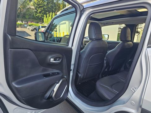 Used 2019 Jeep Renegade Limited w/ UConnect 8.4 Nav Group AWD/4WD image 18