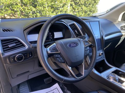 Used 2024 Ford Edge Titanium image 17