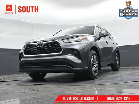 Used 2024 Toyota Highlander XLE AWD/4WD image 43