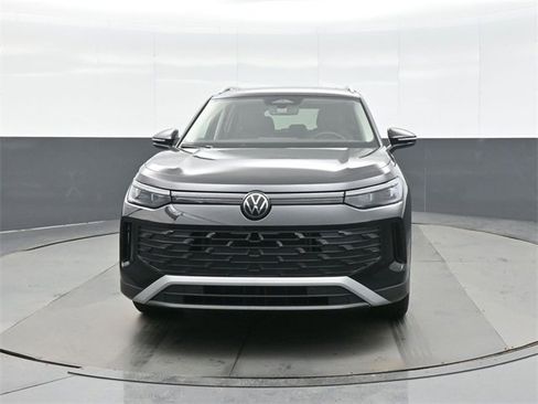 New 2026 Volkswagen Tiguan SE image 2