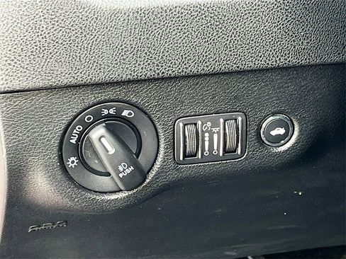 Used 2022 Dodge Charger R/T w/ Blacktop Package image 10