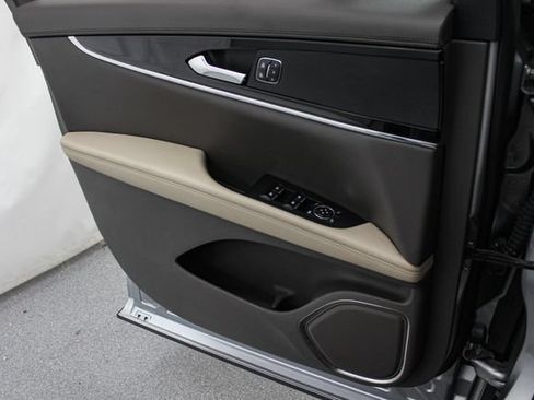 Used 2023 Lincoln Nautilus AWD w/ Premium Package image 14