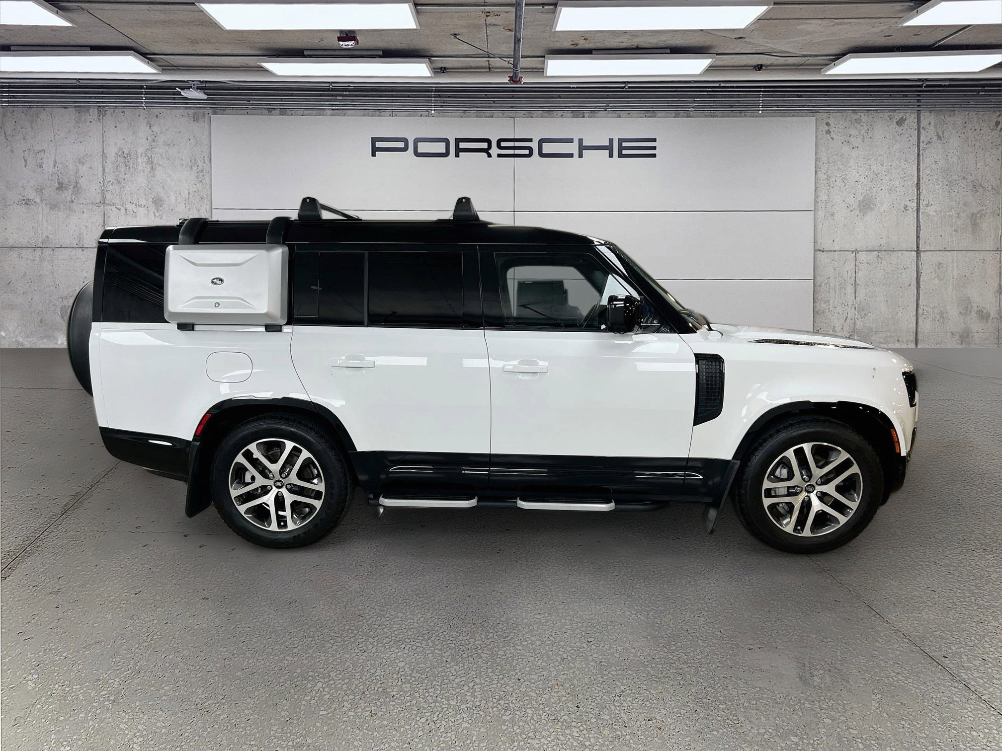 Used 2023 Land Rover Defender 130 X-Dynamic SE AWD/4WD image 8