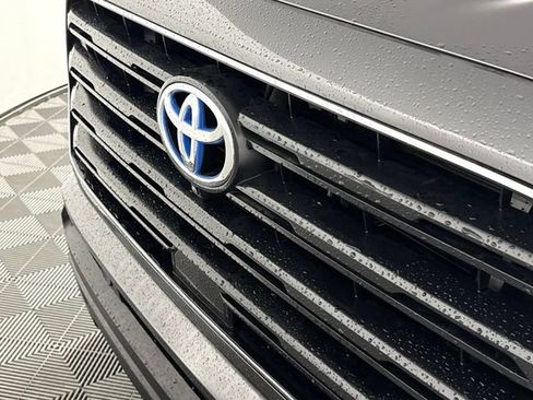 Used 2024 Toyota Sequoia SR5 w/ SR5 Premium Package AWD/4WD image 41