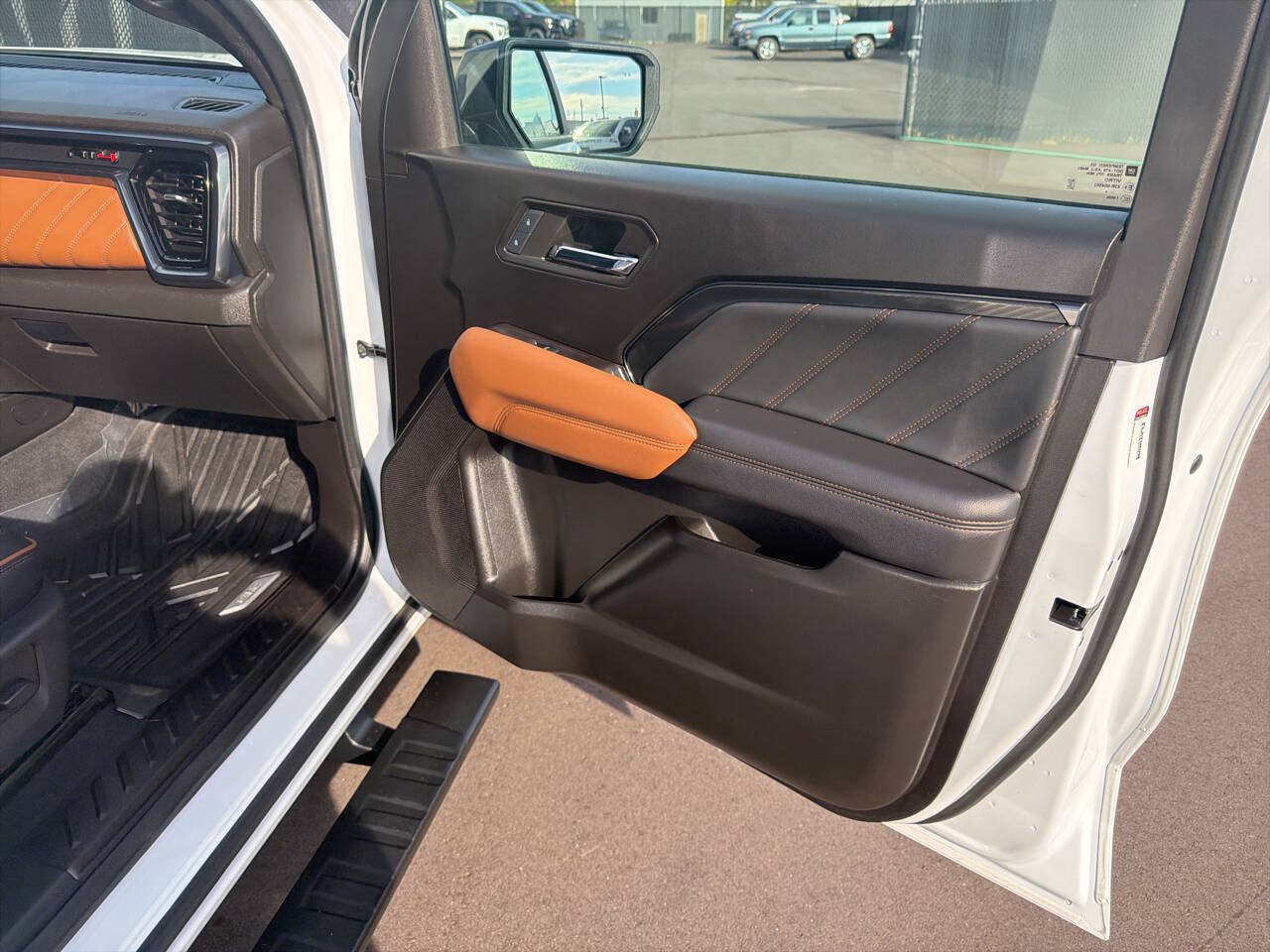Used 2024 GMC Canyon AT4 w/ AT4 Premium Package AWD/4WD image 19