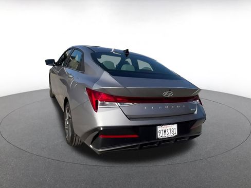 Used 2025 Hyundai Elantra Limited image 11