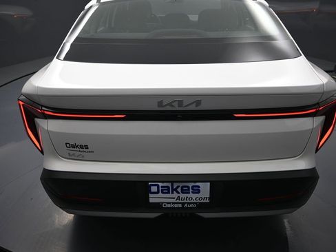 New 2025 Kia K4 FWD image 31