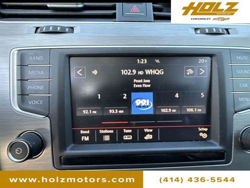 Used 2016 Volkswagen Golf Limited Edition image 13