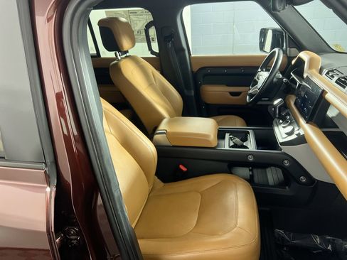 Used 2023 Land Rover Defender 130 SE image 28