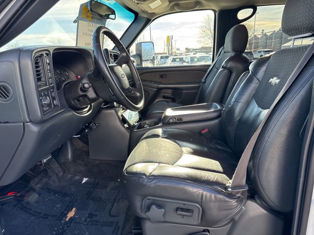 Used 2002 Chevrolet Avalanche 2500 AWD/4WD image 12