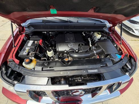 Used 2015 Nissan Titan SV w/ SV Value Truck Package image 10