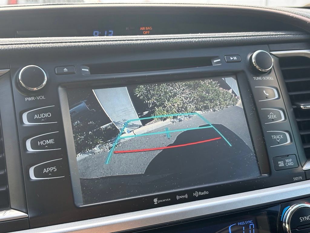 Used 2017 Toyota Highlander XLE w/ Carpet Mat Package FWD image 14