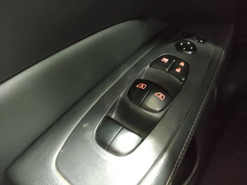 Used 2018 Nissan Pathfinder SL AWD/4WD image 27